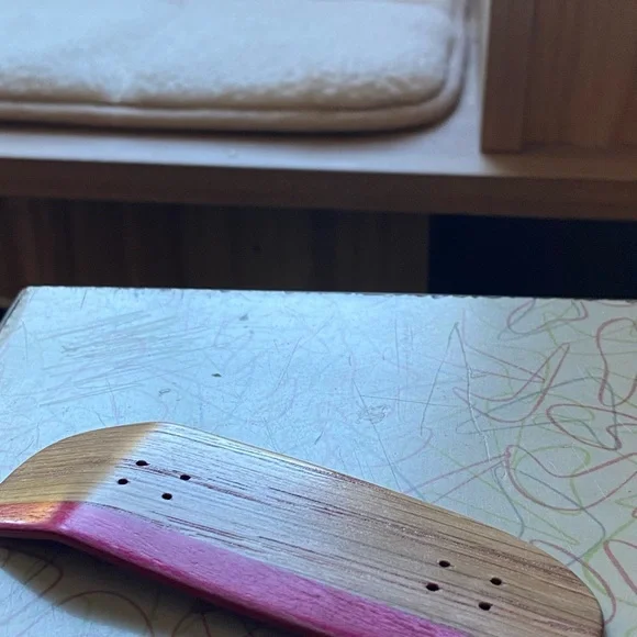 Old school cruiser fingerboard with grip tape - Picture 6 of 6